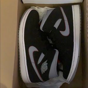 Air Jordan, Retro Ones Mid (Particle Grey)